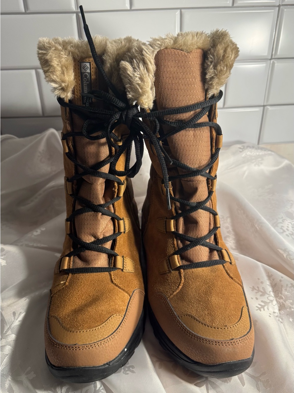 Columbia Women's Brown Lace-Up Winter Boots with Faux Fur Cuff